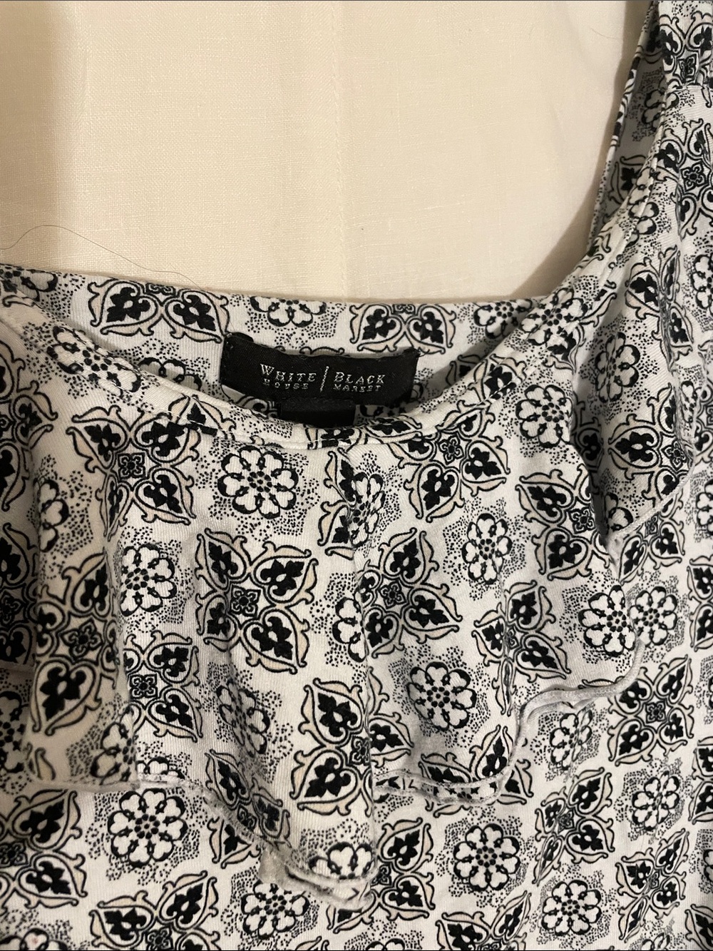 WHBM SHELF BRA KNIT RUFFLE CAMISOLE L - Picture 2 of 4
